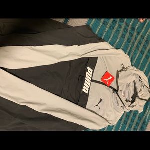 Puma wind breaker with hoodie and pockets
